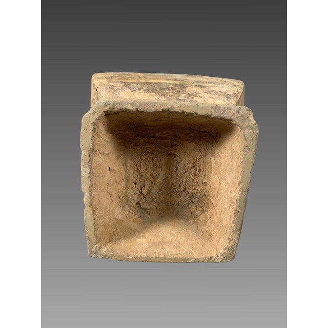 Ceramic Polychrome terracotta vase, HU dynasty, Early HAN dynasty (206 BC-220 AD). Ancient China For Sale - Image 7 of 7