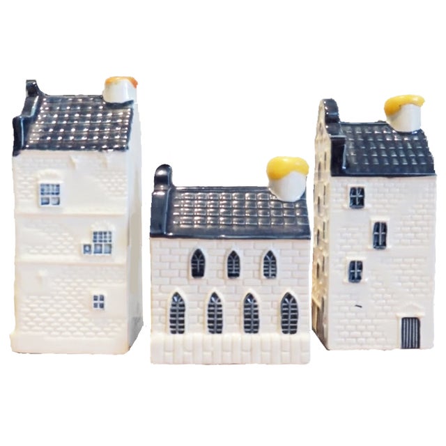 Highly collectible and a well-loved symbol of the good life of high-end travel, these porcelain architectural models will...