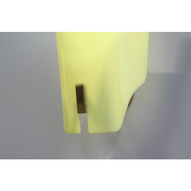 Mid-Century Modern Model 167 PX Methacrylate Yellow Wall Lights by Gino Sarfatti for Arteluce, 1950, Set of 2 For Sale - Image 3 of 10