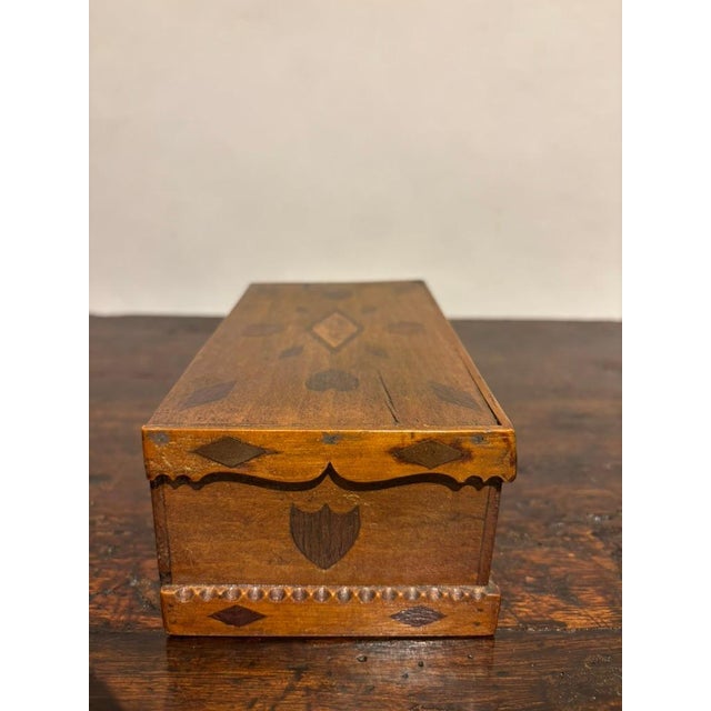 American 19th Century Folk Art Box With Inlaid Hearts For Sale - Image 3 of 12