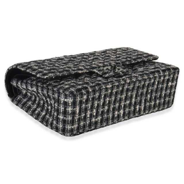 Black White Tweed Quilted Medium Classic Double Flap For Sale In New York - Image 6 of 9