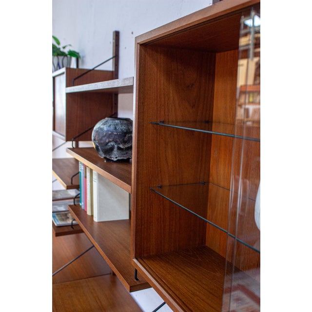 1960s Mid-Century Royal Wall Shelving System in Teak by Poul Cadovius for Cado, 1960s For Sale - Image 5 of 18