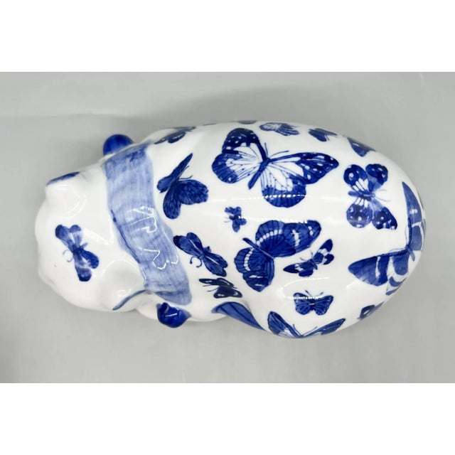 Mid 20th Century Vintage Blue & White Porcelain Sleeping Cat Figurine – Hand-Painted With Butterflies – Chinoiserie / Delft Style / Whimsical For Sale - Image 5 of 11