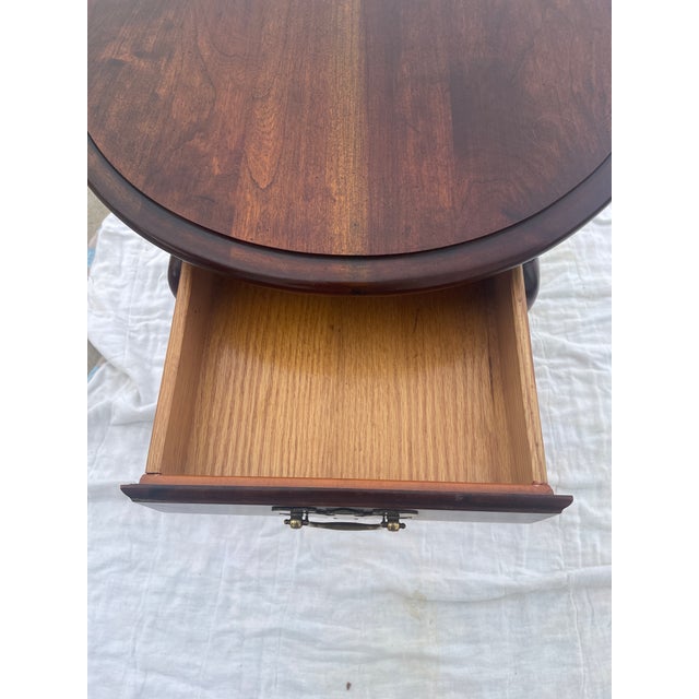 Mid 20th Century Queen Anne Style Oval Side Table With Drawer For Sale - Image 5 of 12