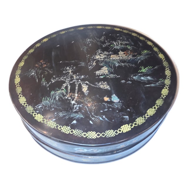 Early 20th Century Japanese Lacquered Storage Box For Sale