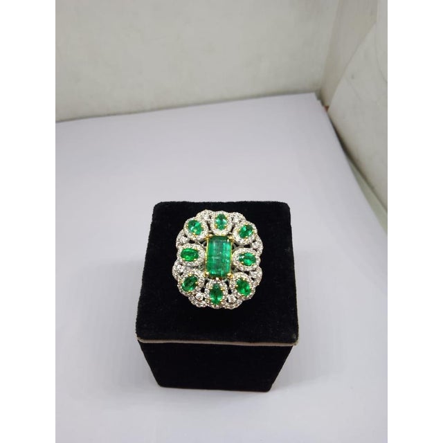 Gold Purity: 18K Solid Gold Emerald: 2.90 cts Small emerald: 2.10 cts Diamond: 1.58 cts 18K gold Gross weight: 14.72 grams...