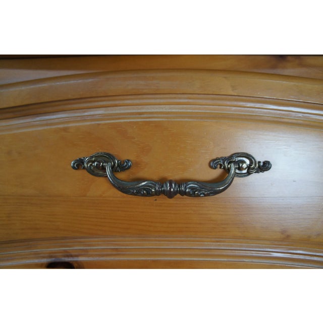1980s Vintage Henry Link Chardonnay French Country Pine 4 Drawer Dresser For Sale - Image 5 of 13