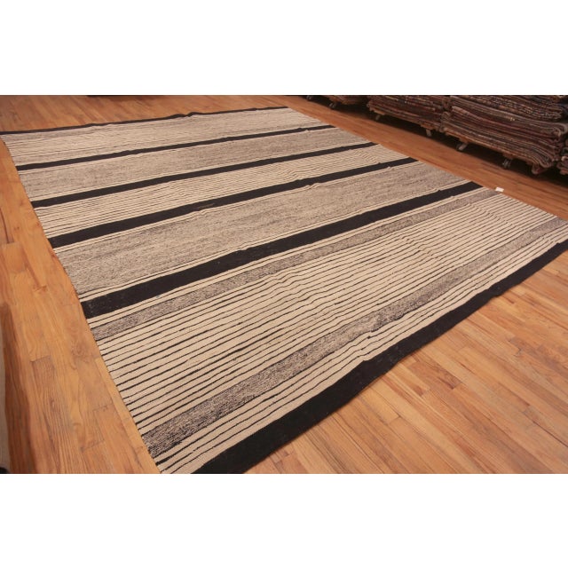 Nazmiyal Collection Modern Abstract Kilim Area Rug For Sale In New York - Image 6 of 9