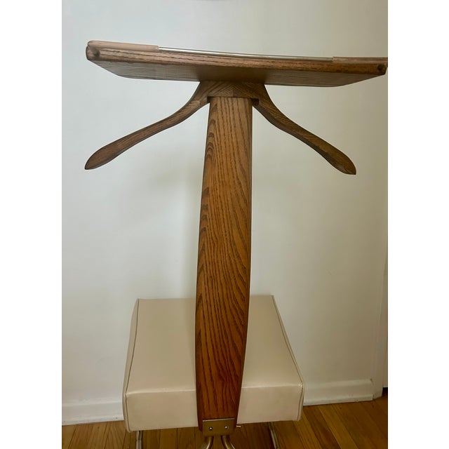 1967 Vintage Oak Valet Chair – Original Setwell Co. Mid Century Butler W/ Chrome Base For Sale In Los Angeles - Image 6 of 8