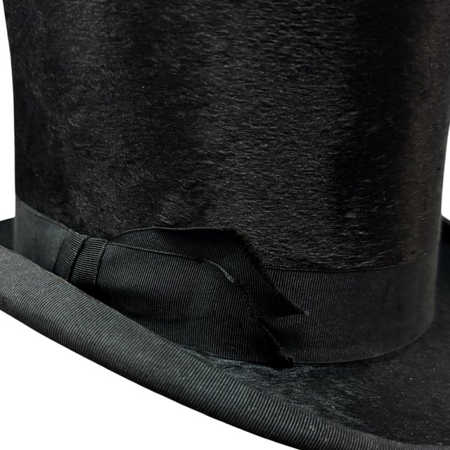19th Century Top Hat and Leather Hat Box For Sale - Image 11 of 12