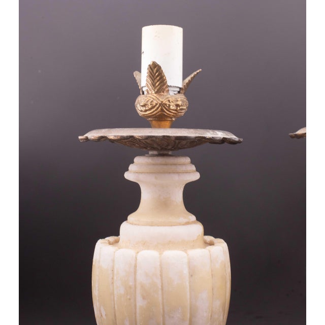 Neoclassical Set of 2 Vintage Neoclassica Alabster Table Lamp by Gregoretti & Co. Volterra For Sale - Image 3 of 12
