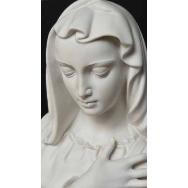 Traditional Mid 20th Century Edward Marshall Boehm Bisque Porcelain Madonna Bust For Sale - Image 3 of 16