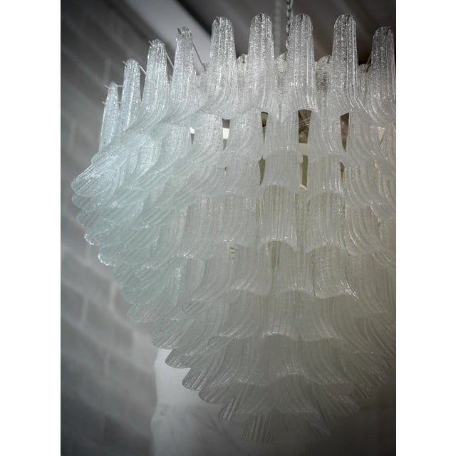 Extraordinary transparent color for this Murano chandelier, a strong white transparent color with a unique transparency....