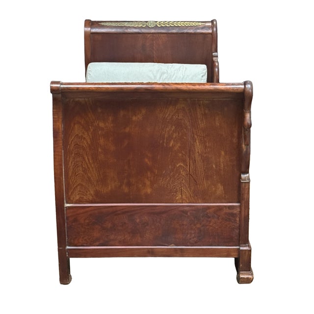 Wood French Empire Gilt Mounted Day Bed or Lit en Bateau Sleigh Bed of Flame Mahogany For Sale - Image 7 of 14