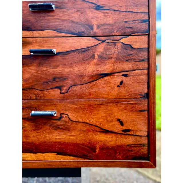Mid 20th Century Modern Rosewood Lowboy Dresser or Credenza | in the Style of Founders For Sale In Tampa - Image 6 of 12