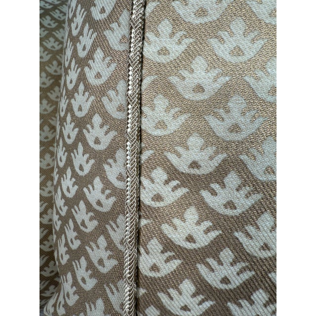 Transitional Fortuny "Canestrelli" in Ivory & Silver Gold Texture 22" Pillows-a Pair For Sale - Image 3 of 4