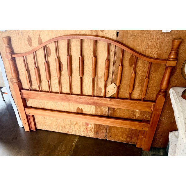 1980s Vintage, in the Style of Ethan Allen - Spindle Queen/ King Headboard (Only No Side, Rails or Footboard) For Sale - Image 5 of 10