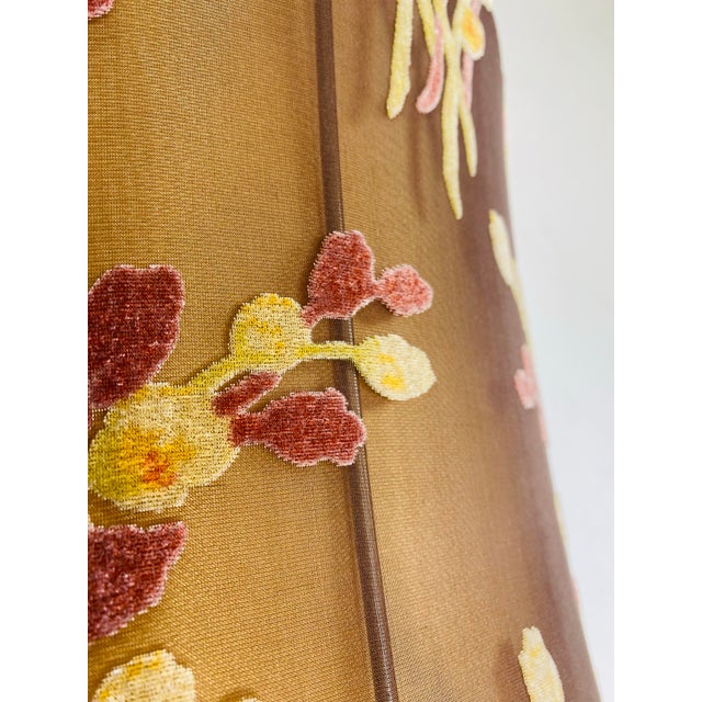 1990s Elegant Hand Blown Iridescent Clear Glass Table Lamp For Sale - Image 5 of 12