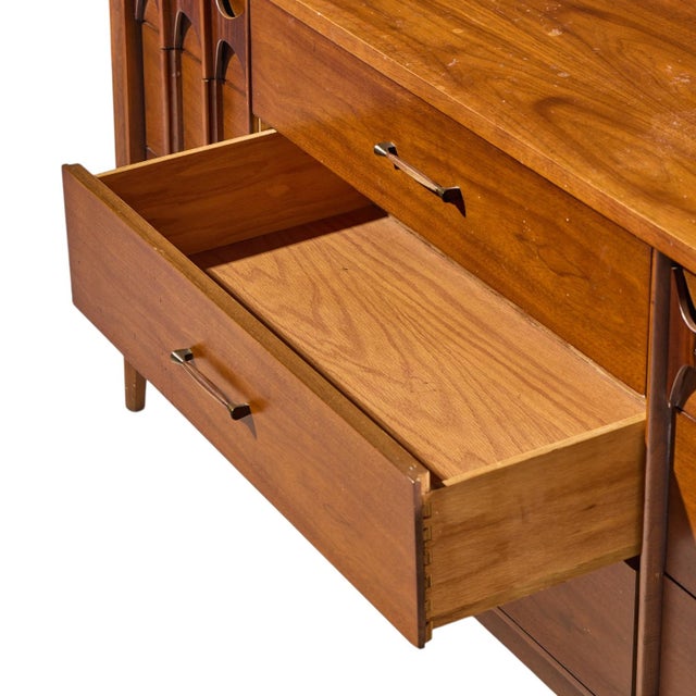 Kent Coffey Perspecta Mid Century Walnut and Rosewood 9-Drawer Dresser For Sale In Chicago - Image 6 of 9