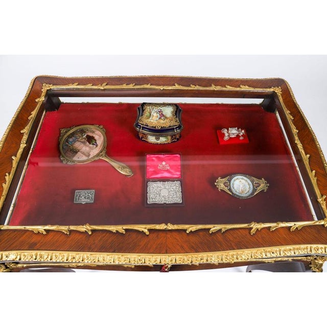 Antique 19th Century French Ormolu Mounted Bijouterie Display Table in Glass, Wood and Velvet For Sale - Image 5 of 18