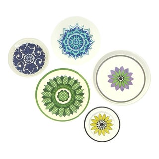 Multi Colored Snowflake / Sunflower Motif Wall Plate Curation - Group of 5 For Sale