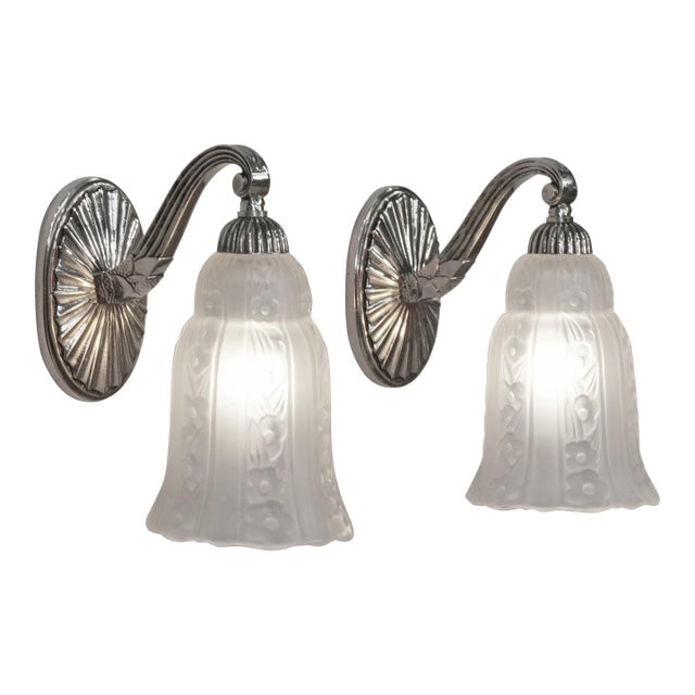Hettier Vincent & Baccarat French Art Deco Tulip Glass Wall Sconces 1930s - A Pair For Sale