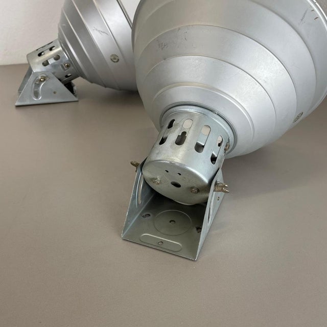 No. 2 Fotostudio Ceiling Lights from Zeiss Ikon, Germany, 1970s, Set of 2 For Sale - Image 10 of 18