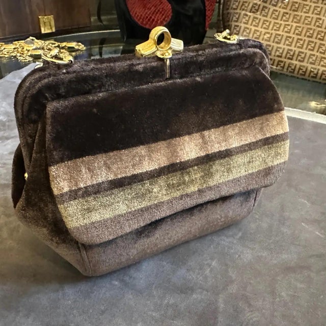 Metal 1970s Vintage Brown Velvet and Gilded Metal Italian Crossbody Bag For Sale - Image 7 of 14