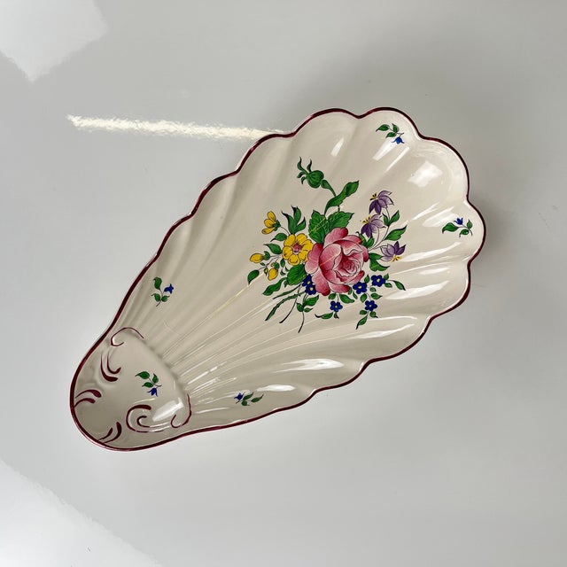 White Shell-Shaped Streetlight Serving Dish with Rose Motif from KG Lunéville, 1980s For Sale - Image 8 of 8