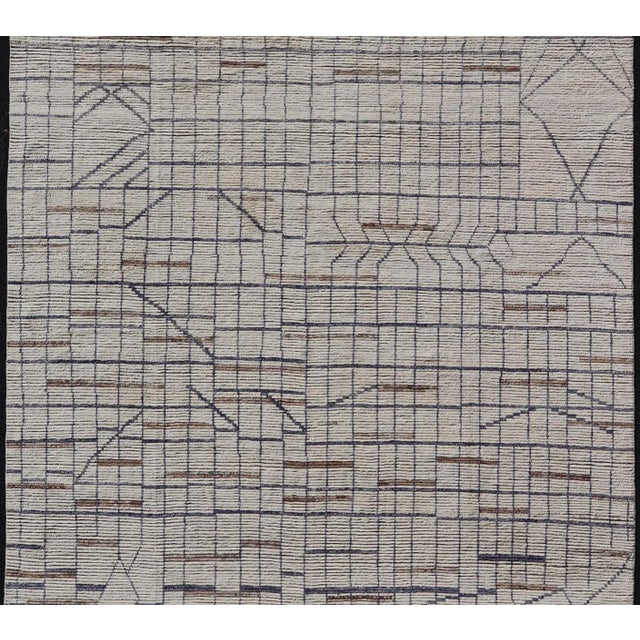 Modern Moroccan Rug in Neutral Tones with Subdued Design with Pops of Blue. Keivan Woven Arts / rug MSE-12575, country of...