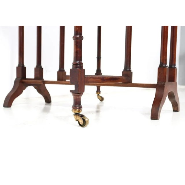 Brown 19th Century English Spider Leg Table with Drop Leaves in Walnut For Sale - Image 8 of 9