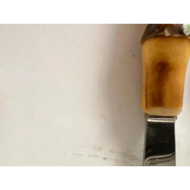 This Knifes service set is made up of faux bamboo. It is a service created France. It coud have never been used Brown color.