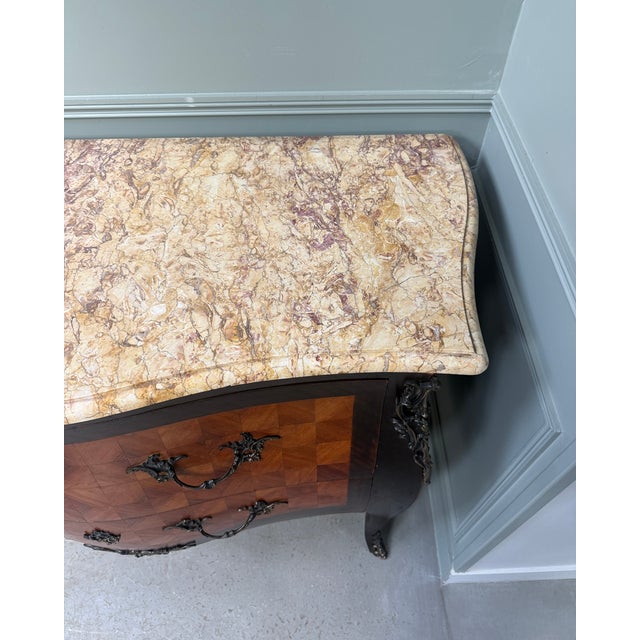 Louis XV Commode in Brass and Wood For Sale - Image 11 of 15