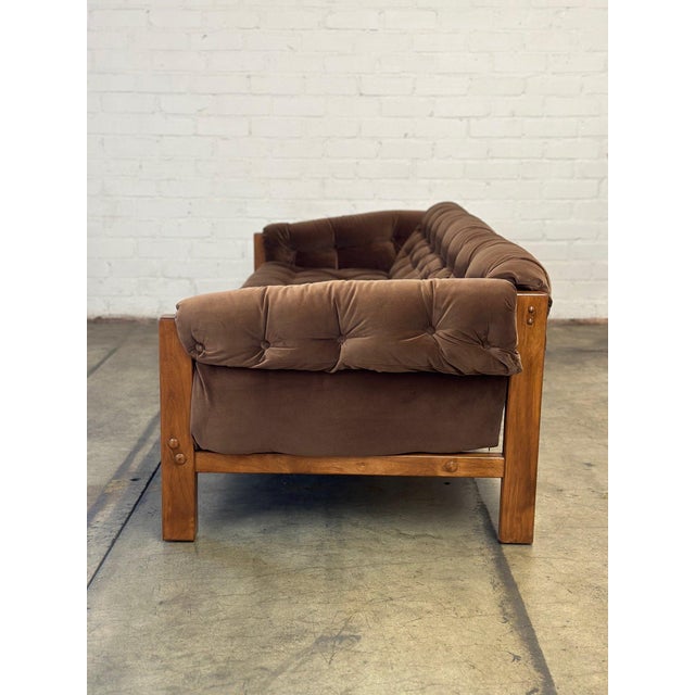 Mid-Century Modern Osasco Sofa in Pecan Velvet For Sale - Image 3 of 12