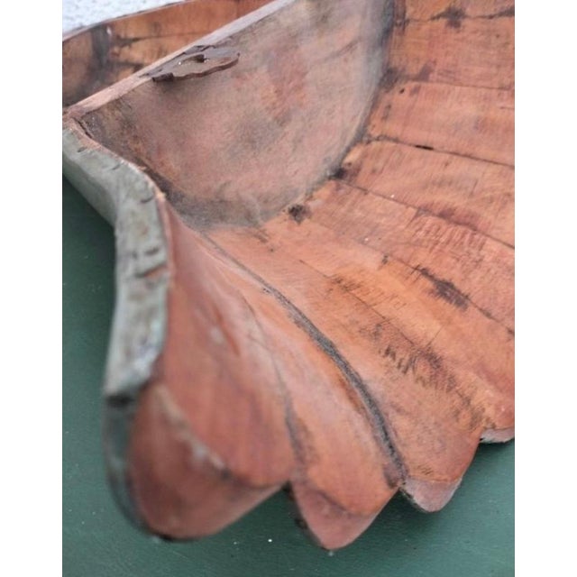 French Art Deco Fan-Shaped Wall Sconce in Carved Wood and Aluminium, 1930 For Sale - Image 3 of 6