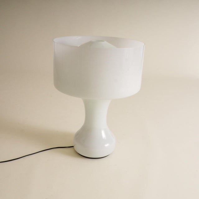 White Sebenica Table Lamp by Enrico Capuzzo for Vistosi, 1960s For Sale - Image 8 of 9