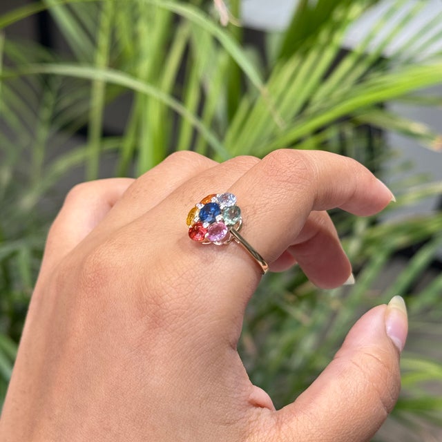 3.21 Carat Rainbow Sapphire and Diamond Floral Cluster Ring Size 6 in 14k Gold For Sale - Image 9 of 18