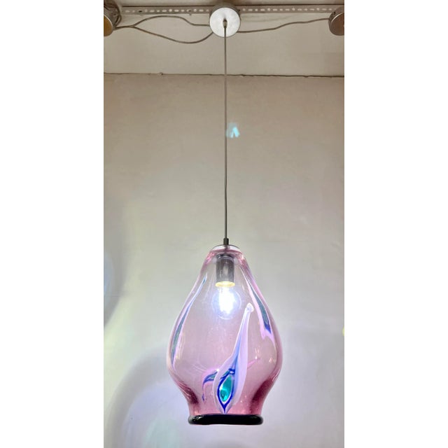 Fun and elegant Italian contemporary custom-made pendant chandelier, of organic modern design, entirely handcrafted with...