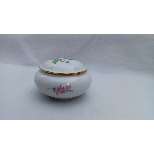 Vintage Porcelain Trinket Box with Hand-Painted Morning Glory Deutsche Blumen from Meissen, 1950s For Sale - Image 6 of 9