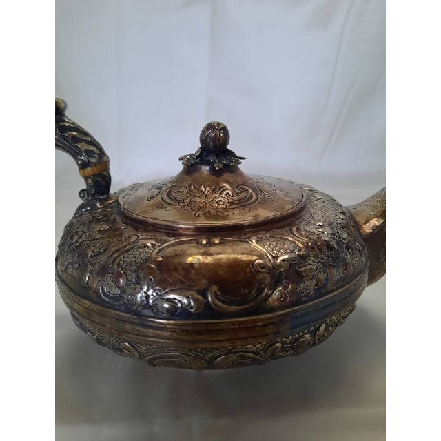 1900s English Birmingham Sterling Silver Repoussé Teapot by Maleham & Yeomans For Sale - Image 4 of 9