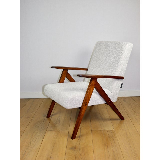 Brown Vintage B-310 VAR Armchair in White Bouclé and Wood, 1970s For Sale - Image 8 of 12