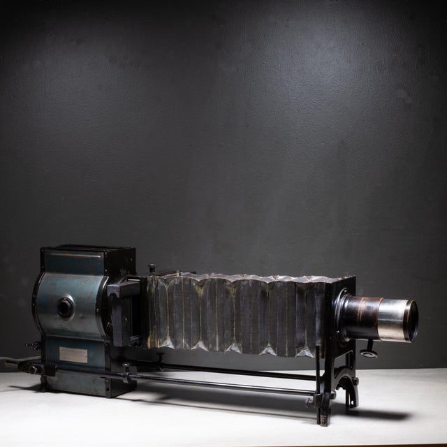 Industrial Antique Baush & Lomb Baloptican Magic Lantern Slide Projector and Original Case c.1911 For Sale - Image 3 of 17