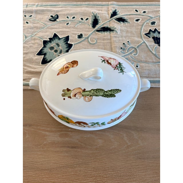 Traditional Vintage Wedgwood Covered Casserole Dish For Sale - Image 3 of 12