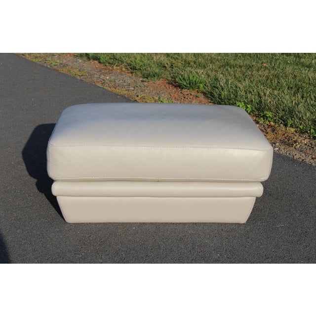 Natuzzi Natuzzi Light Gray Leather Ottoman For Sale - Image 4 of 15