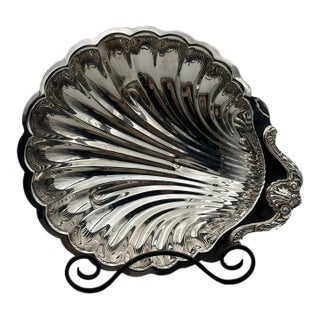 Vintage English Silver Mfg. Corp. Silverplate Scallop Shell Serving Dish For Sale