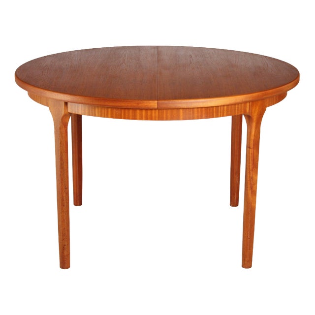 Mid-Century Round Extending Teak Dining Table from McIntosh, 1970s For Sale