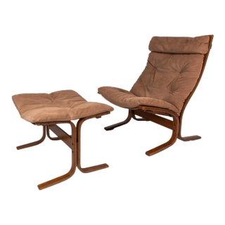 Mid-Century Scandinavian Modern High Back Siesta Lounge Chair & Ottoman Attributed to Igmar Relling for Westnofa, Norway, C. 1970's For Sale
