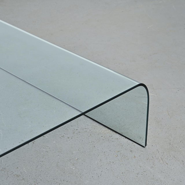 Ghost Curved Glass Coffee Table from Fiam, 1980s For Sale - Image 8 of 12