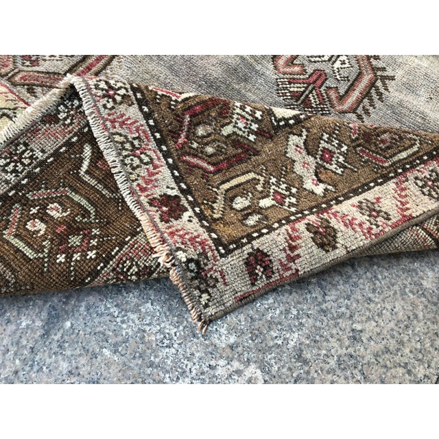 1960s Oushak Handmade Rug- 5′6″ × 9′7″ For Sale - Image 10 of 11