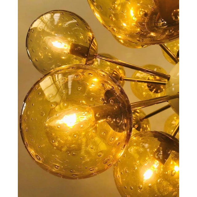 Amber 21st Century Ovale Natural Brass Amber Bubbles Murano Sputnik Chandelier by Fabio LTD For Sale - Image 8 of 8
